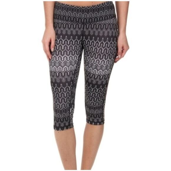 prAna Pants - Prana Women’s Maison Knicker Black / White Ibiza Cropped‎ Capri Leggings - XS